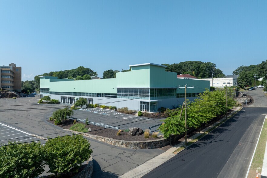 More Photos Of 355 Wilson Ave, Norwalk Light Distribution For Lease