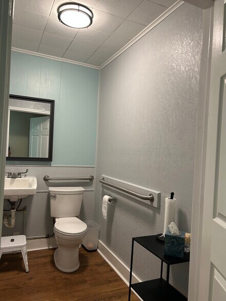 More Photos Of 516 Buchanan Dr, Burnet Medical For Lease