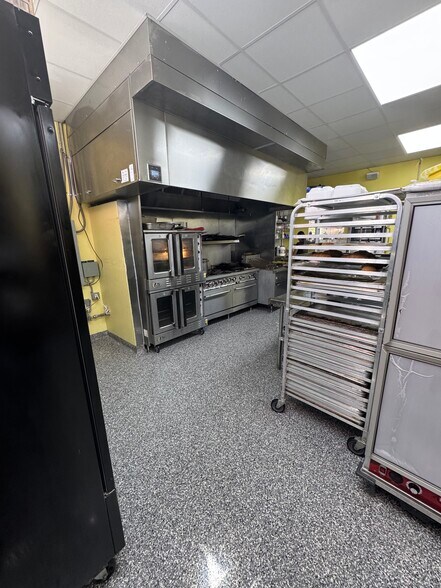 More Photos Of 1443 Belladonna Pl, Saint Cloud Showroom For Lease