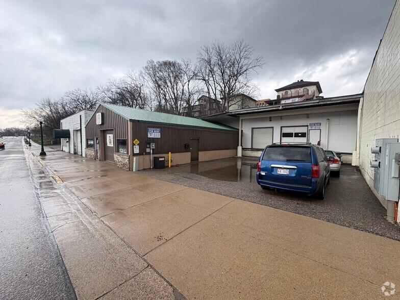 More Photos Of 139 Water St, Baraboo Flex For Lease