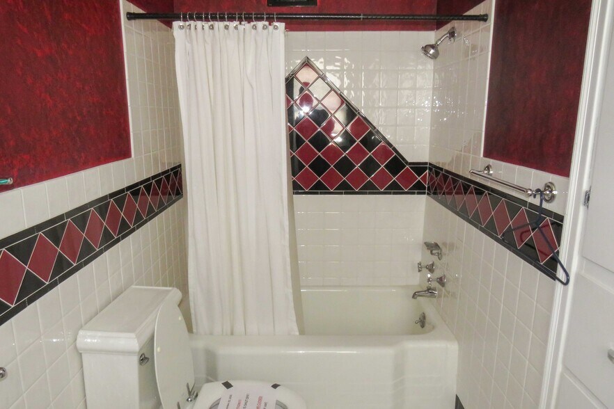 More Photos Of 1245 S Fabrique Dr, Wichita Flex For Sale