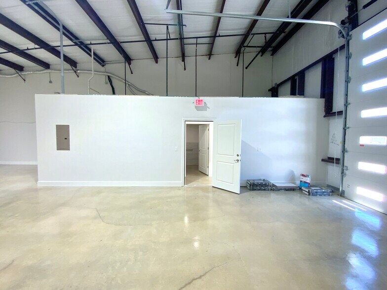 More Photos Of 1304 Leander Dr, Leander Industrial For Sale