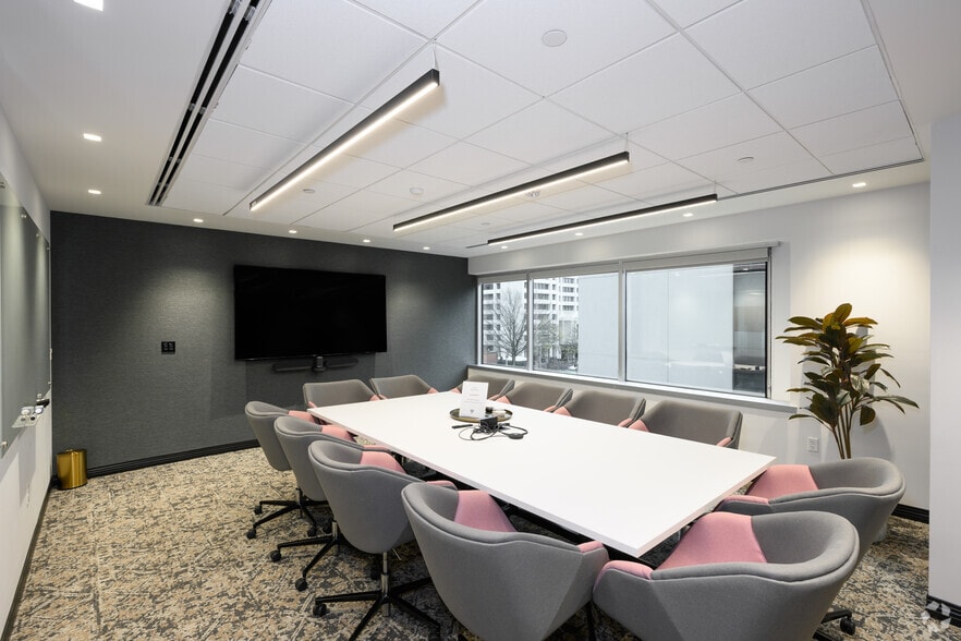 More Photos Of 2000 Pennsylvania Ave NW, Washington Office For Lease