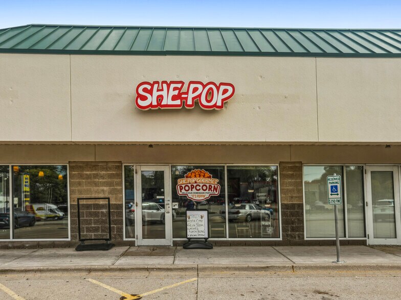 More Photos Of 1800 N Knoxville Ave, Peoria General Retail For Sale