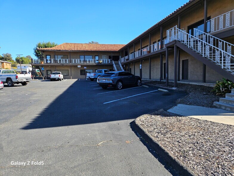 Primary Photo Of 3911 N Cordoba Ave, Spring Valley Light Manufacturing For Sale