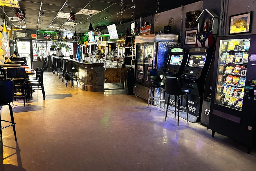 More Photos Of 3620 W Division St, Chicago Storefront For Sale