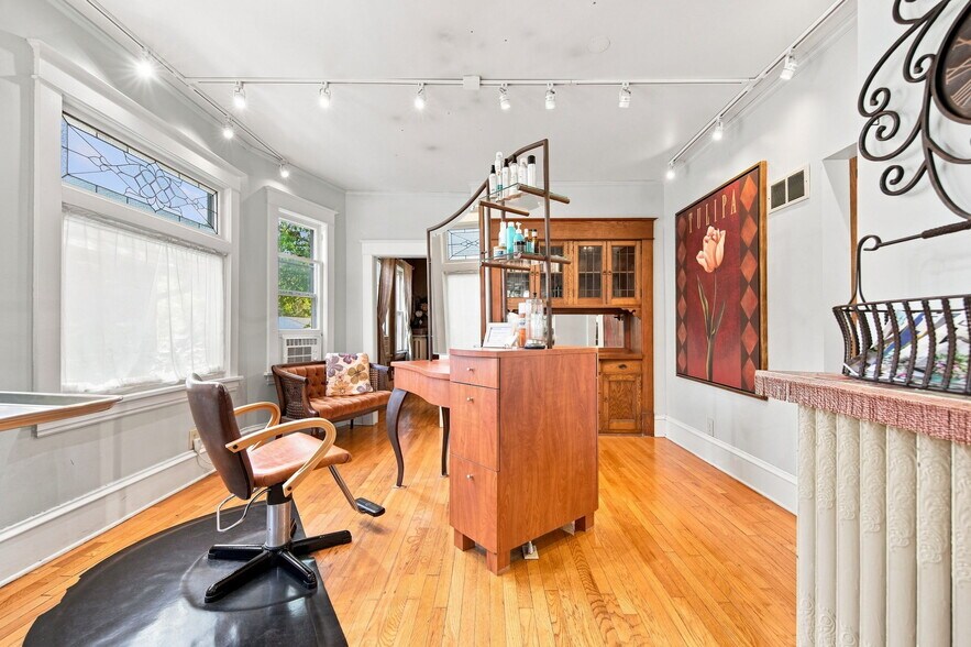 More Photos Of 1208 Grand Ave, Saint Paul Storefront Retail Office For Sale