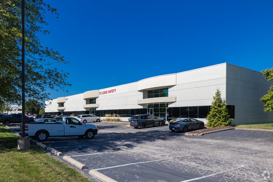 More Photos Of 17989-17999 Chesterfield Airport Rd, Chesterfield Warehouse For Lease