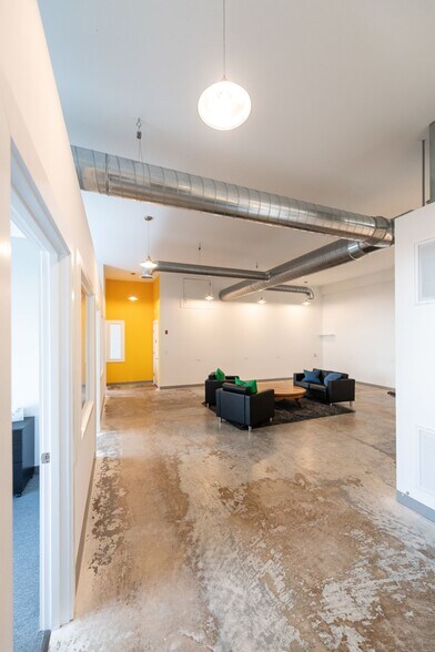 More Photos Of 32 Wall St, Madison General Retail For Lease