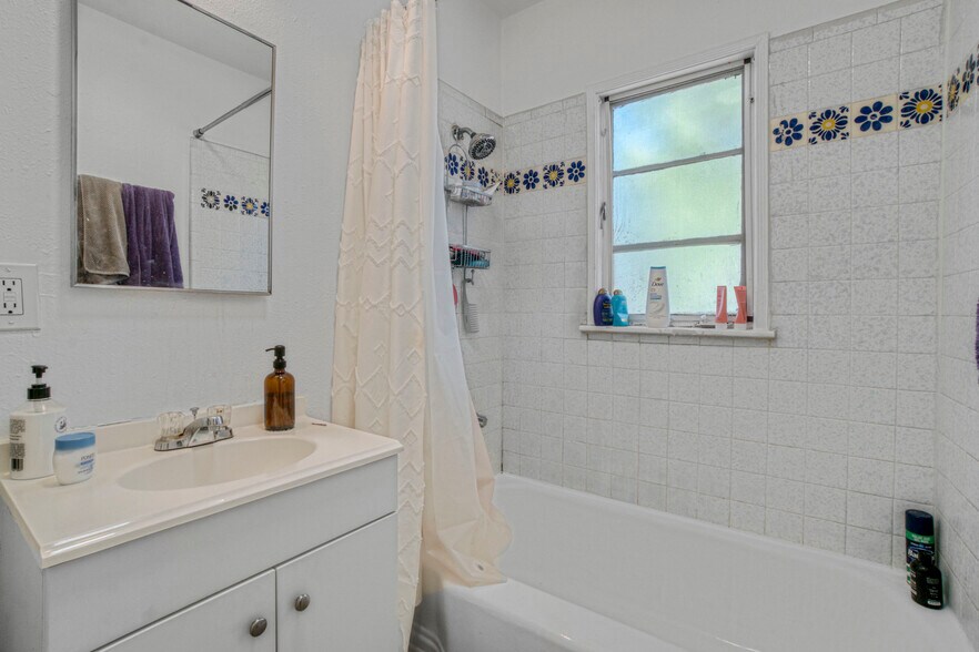 More Photos Of 1150 Masselin Ave, Los Angeles Apartments For Sale
