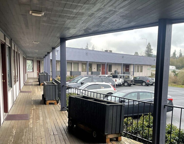 More Photos Of 8700 SW Barbur Ct, Portland Office For Lease