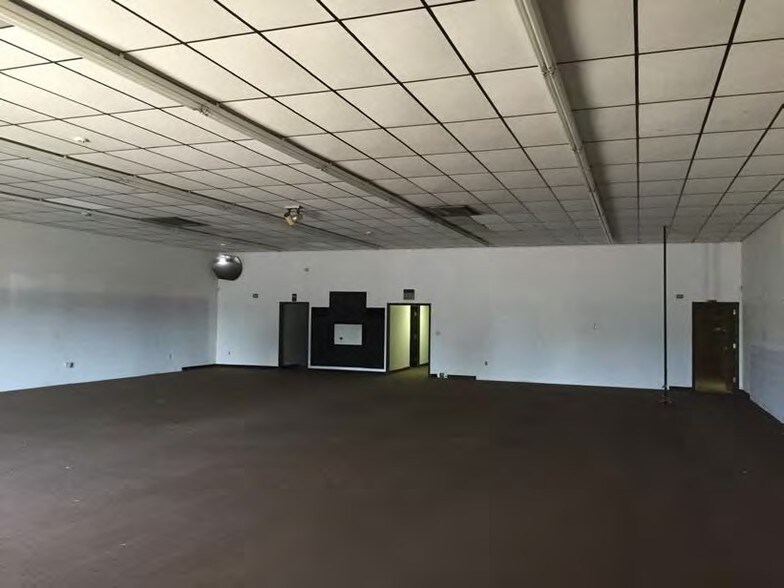 More Photos Of 12138-12202 Blue Ridge Ext, Grandview General Retail For Sale