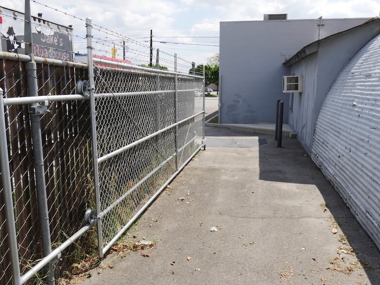 More Photos Of 1143 W Foothill Blvd, Azusa Manufacturing For Sale