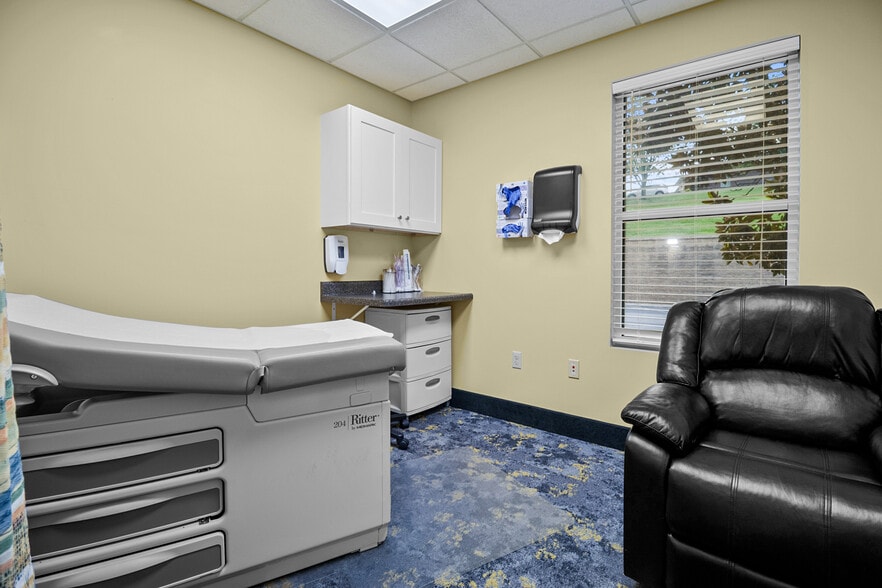 More Photos Of 803 Meyers Baker Rd, London Healthcare For Sale