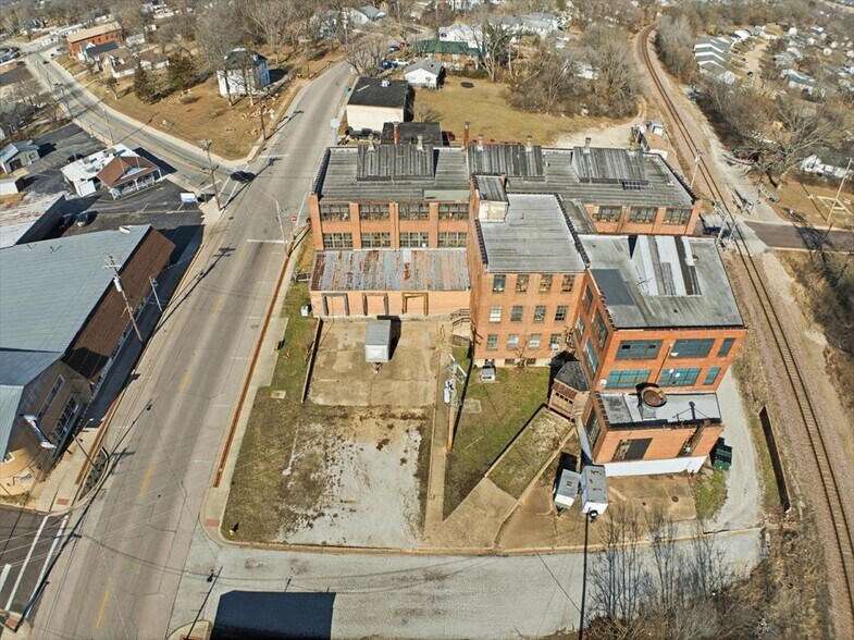 More Photos Of 160 N Main St, Saint Clair Industrial For Sale