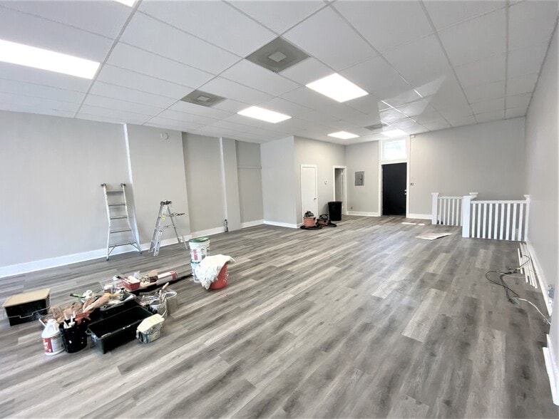 More Photos Of 4963 NW Radial Hwy, Omaha Storefront For Lease