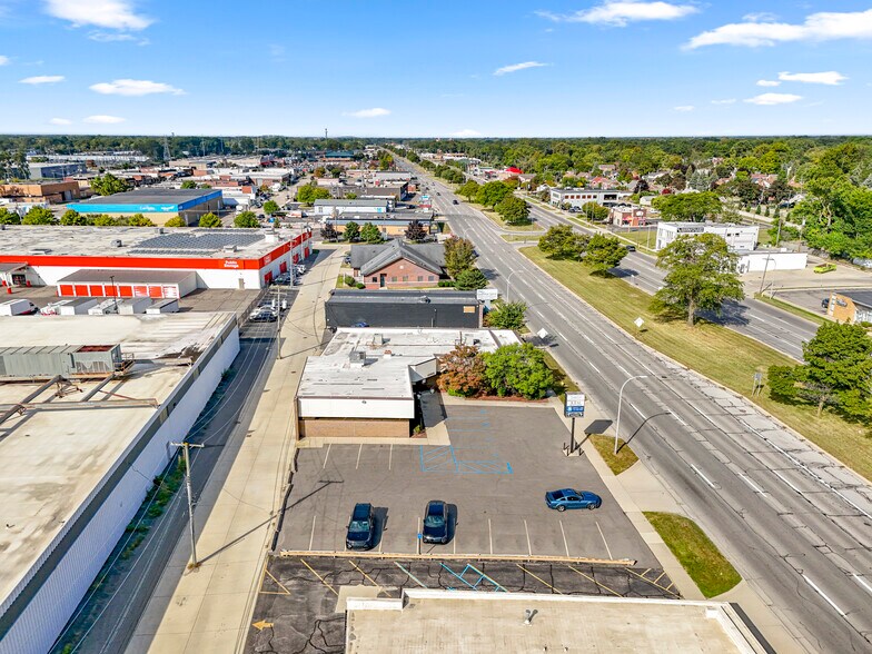 More Photos Of 24825 Michigan Ave, Dearborn Office For Lease