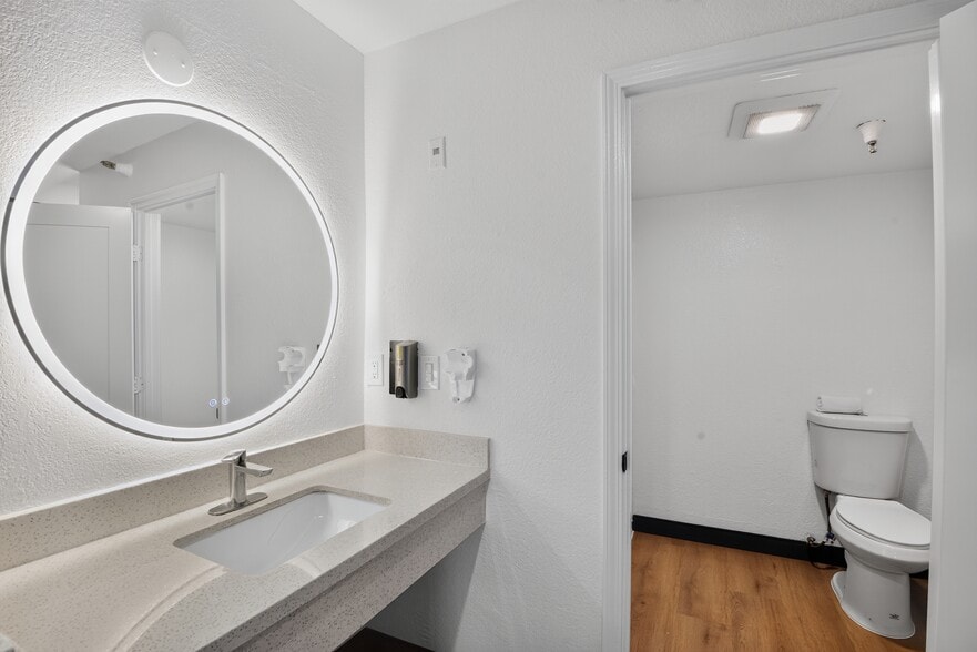 More Photos Of 2141 S Harbor Blvd, Anaheim Hotel For Sale