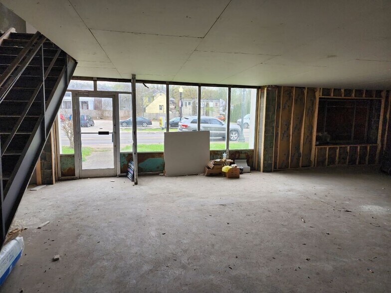 More Photos Of 1558 Washington St E, Charleston Light Manufacturing For Lease