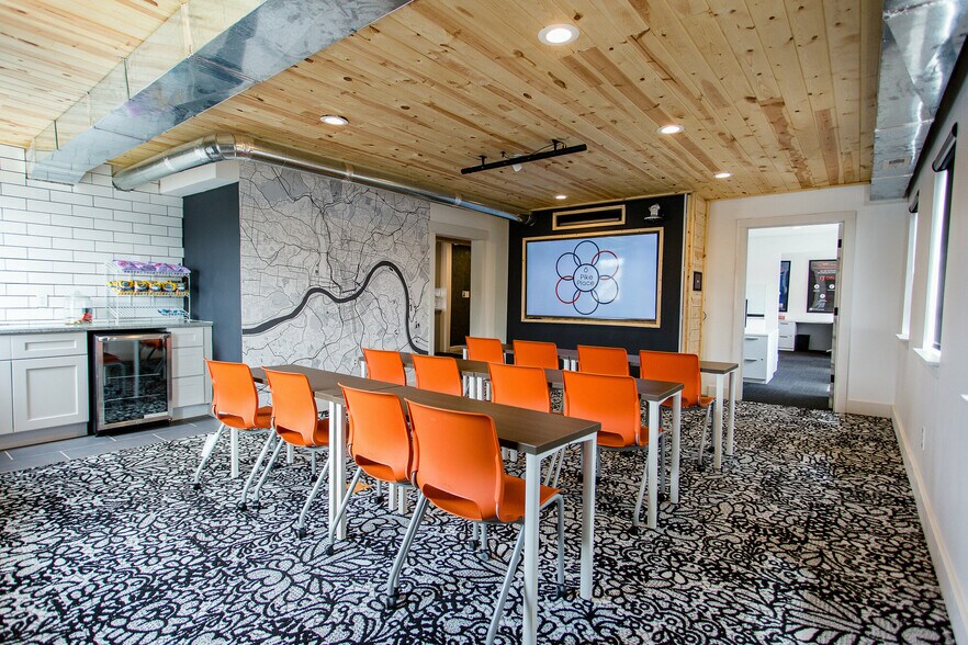 More Photos Of 6 Pike St, Cincinnati Storefront Retail Office For Sale