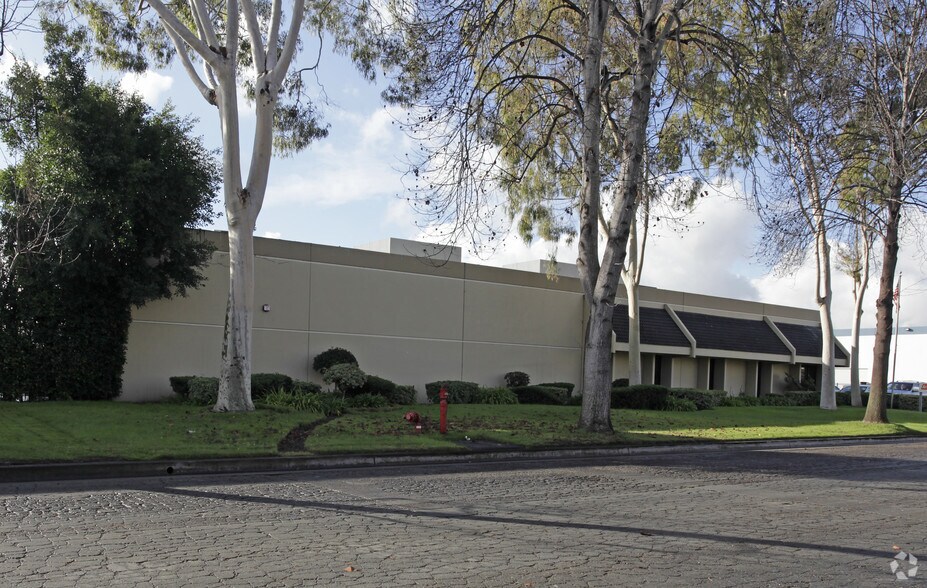 More Photos Of 3530 W Garry Ave, Santa Ana Warehouse For Sale