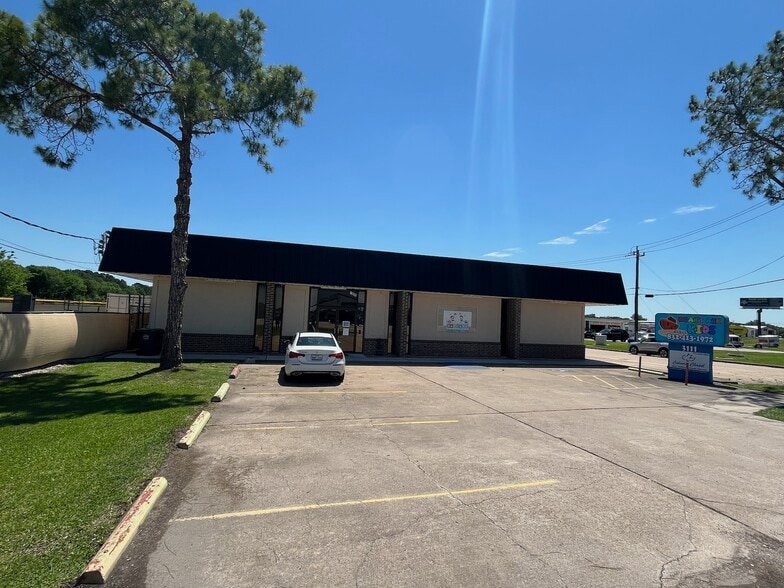 More Photos Of 3111 S Main St, Pearland Warehouse For Sale
