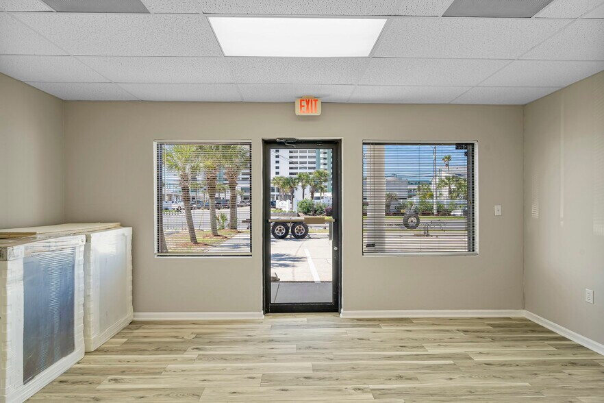 More Photos Of 6126 Thomas Dr, Panama City Self Storage For Sale