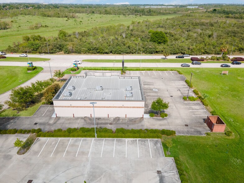 More Photos Of 11464 Space Center Blvd, Houston Freestanding For Lease