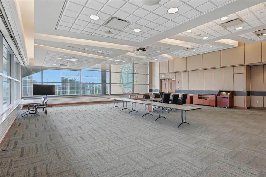 More Photos Of 1250 Capitol Avenue, Omaha Manufacturing For Sale