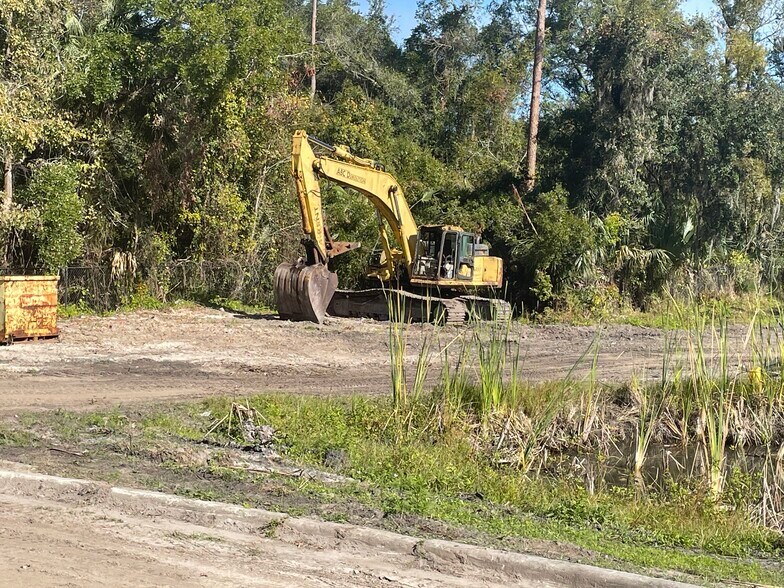 More Photos Of 875 Lakeview Dr, Deland Warehouse For Sale
