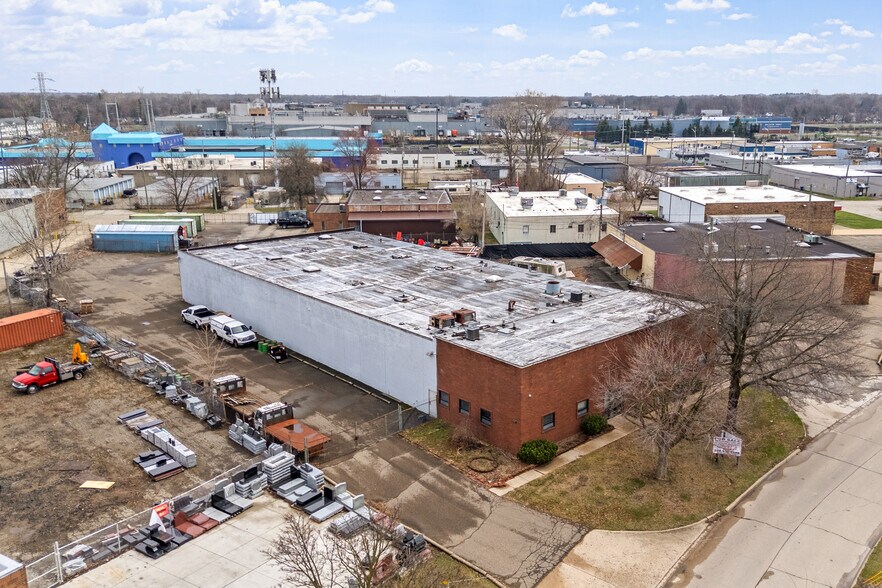 Primary Photo Of 24400 Capitol St, Redford Township Manufacturing For Sale