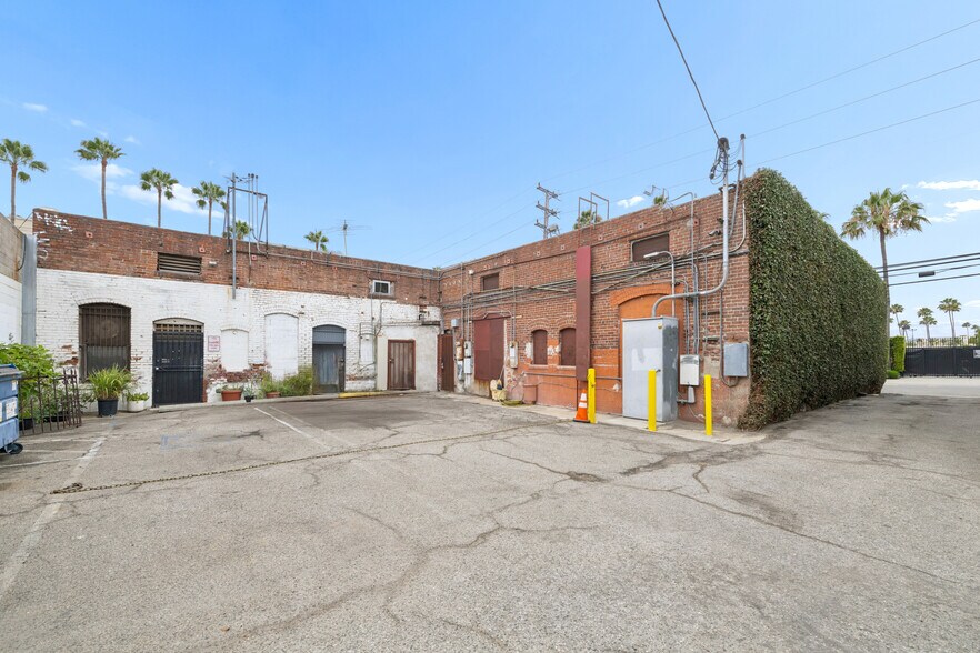 More Photos Of 702 N Van Ness Ave, Los Angeles Storefront For Sale