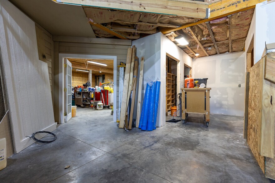 More Photos Of 1050 W Innovation Dr, Kearney Warehouse For Sale