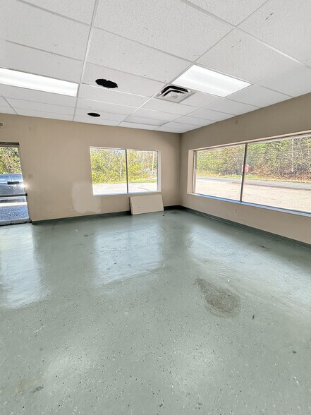 More Photos Of 703 US-30, Imperial General Retail For Lease