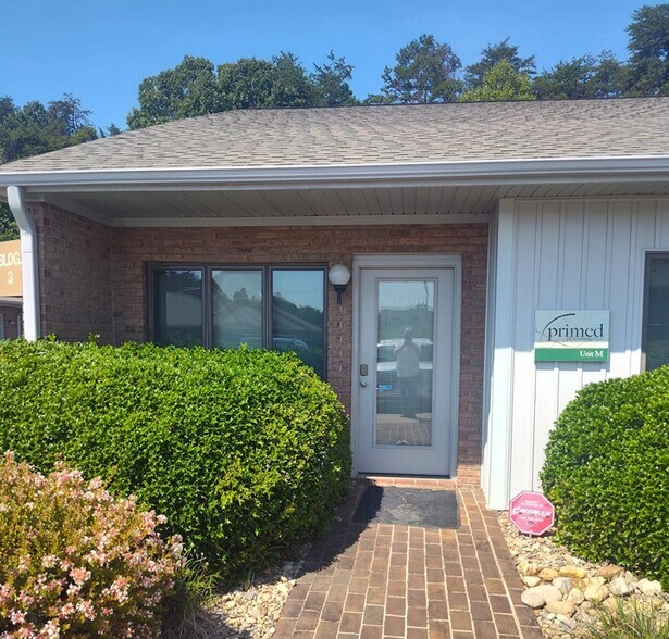 Primary Photo Of 935 E Mountain St, Kernersville Office For Sale