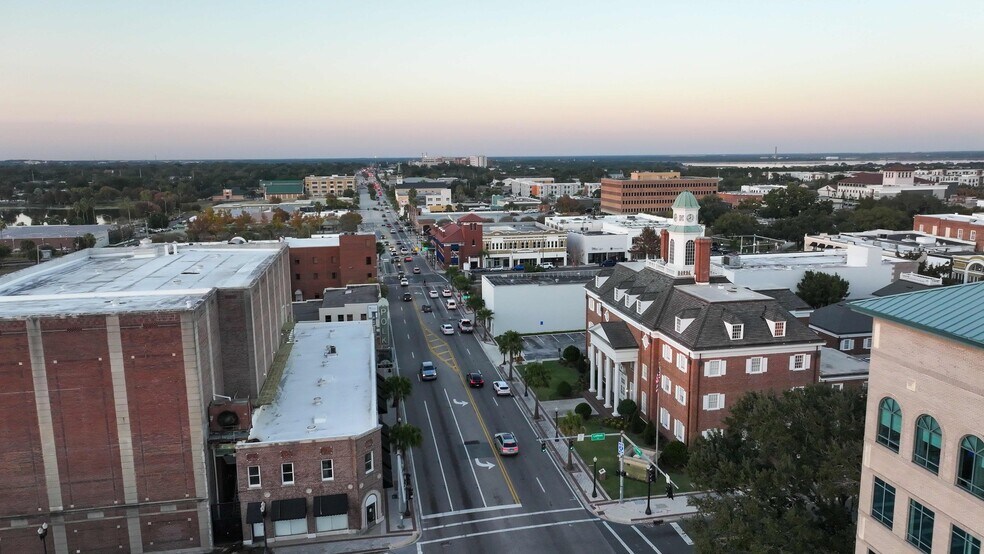 More Photos Of 104 E Main St, Lakeland Storefront Retail Office For Sale