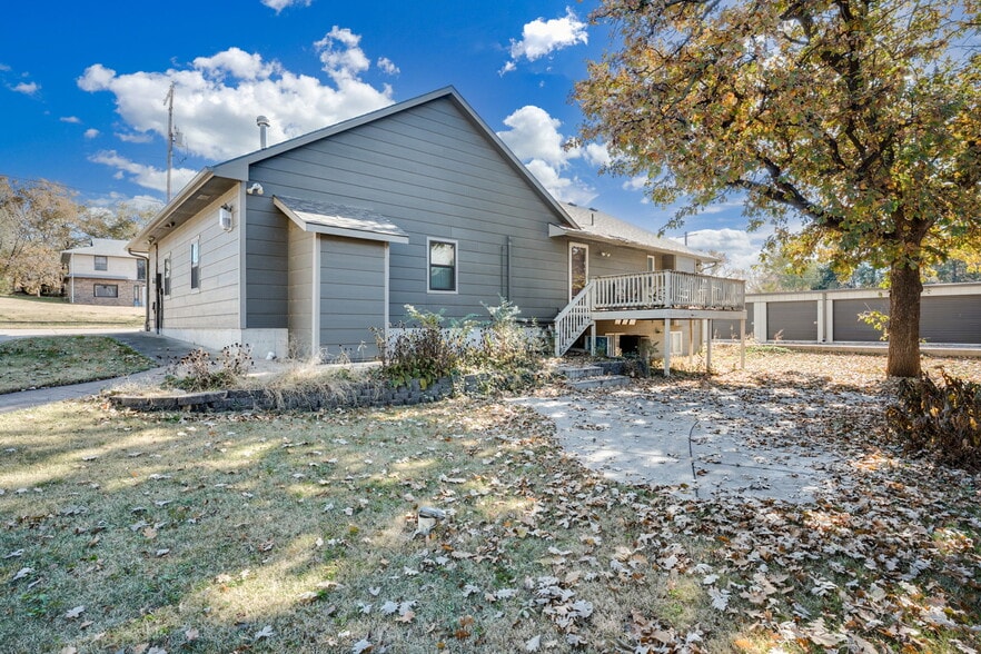 More Photos Of 121 S Water St, Derby Office For Sale