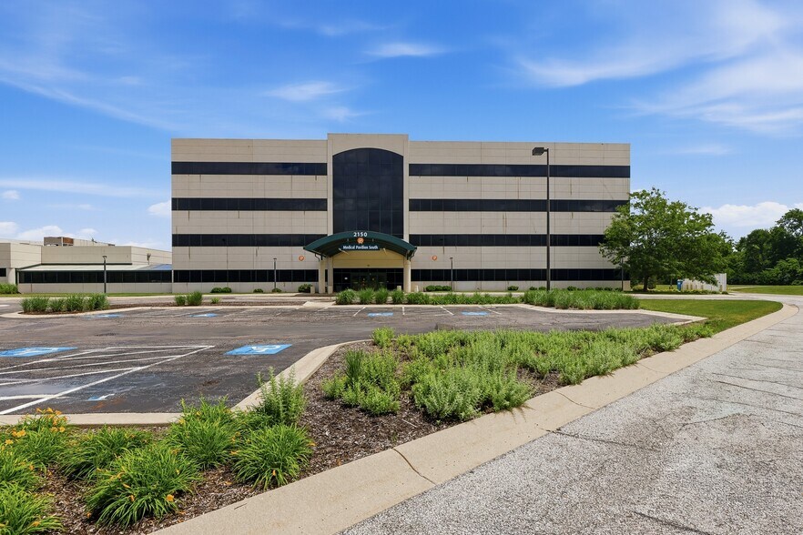 More Photos Of 2150 Gettler St, Dyer Medical For Lease