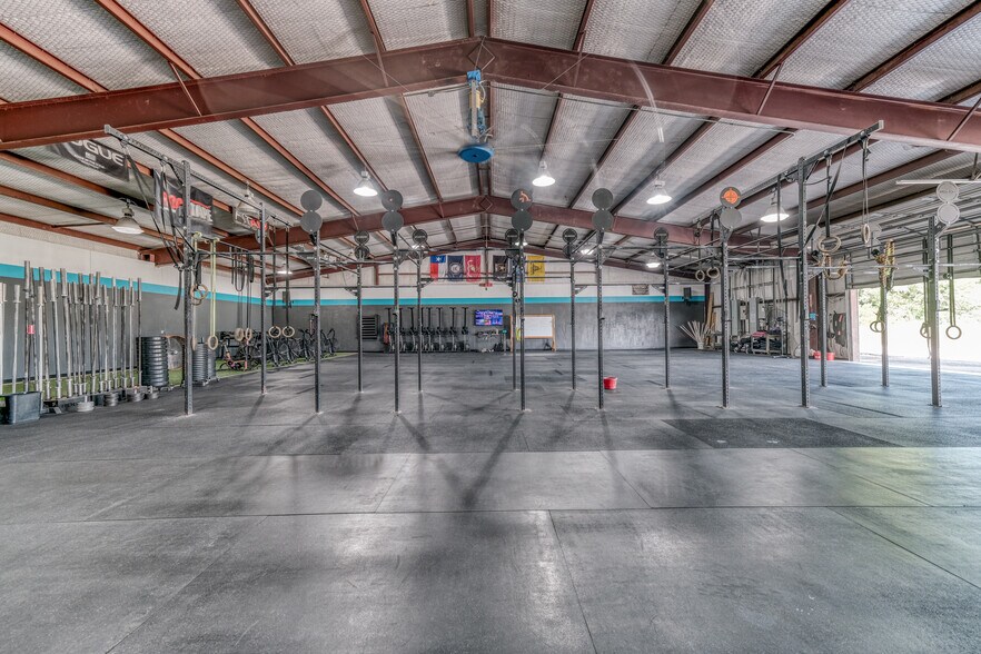 More Photos Of 301 Center Court Dr, Bridgeport Warehouse For Sale