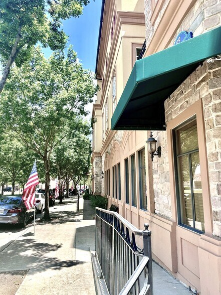 More Photos Of 99 Main St, Colleyville Storefront Retail Office For Lease