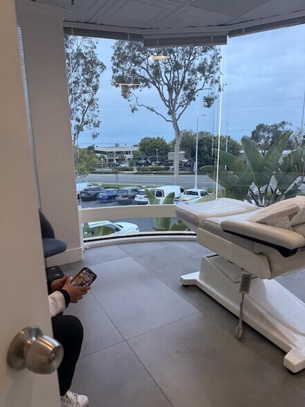 More Photos Of 200 Newport Center Dr, Newport Beach Medical For Lease