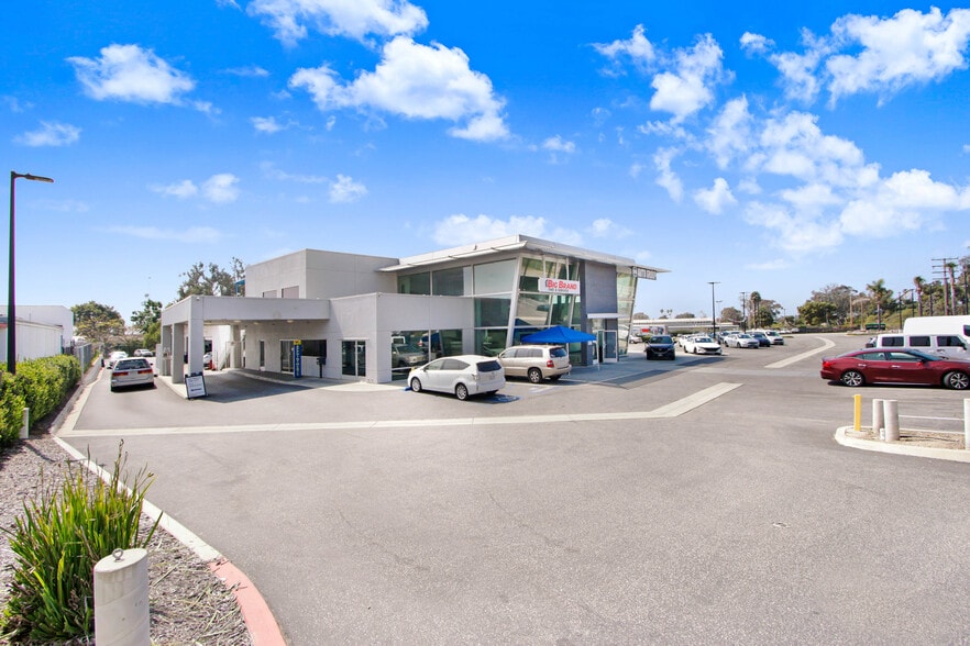 More Photos Of 3650 E Main St, Ventura Auto Dealership For Lease