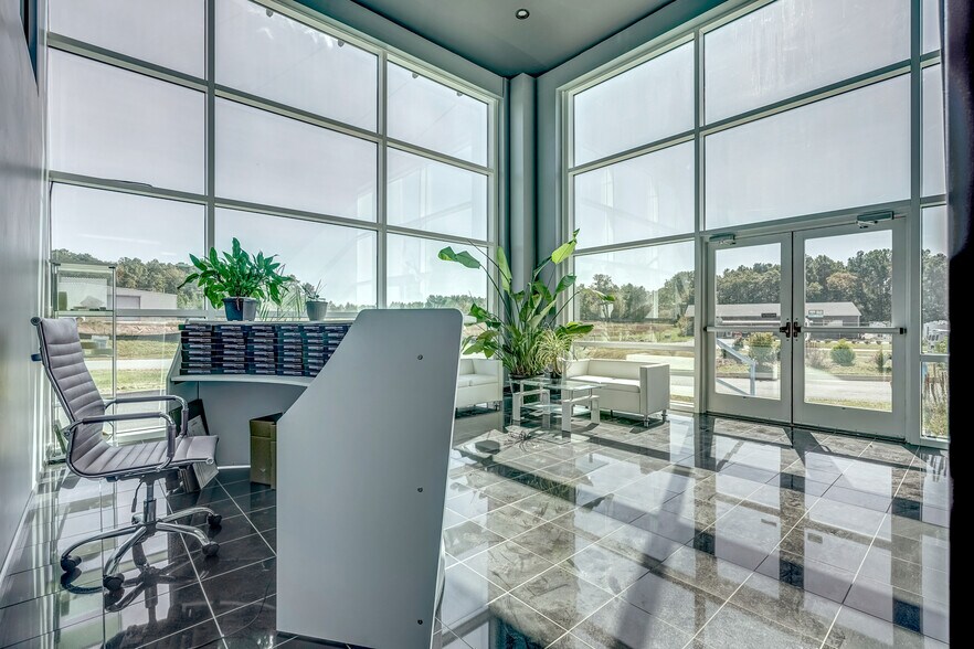 More Photos Of 48 Zion Station Ct, Troy Warehouse For Lease