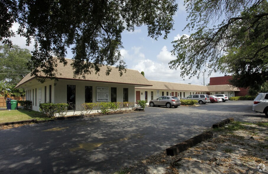 More Photos Of 21400-21414 W Dixie Hwy, Miami Medical For Lease