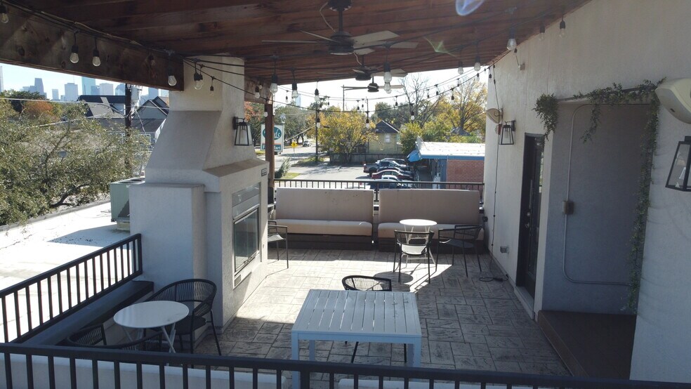 More Photos Of 801 Studewood St, Houston Restaurant For Lease