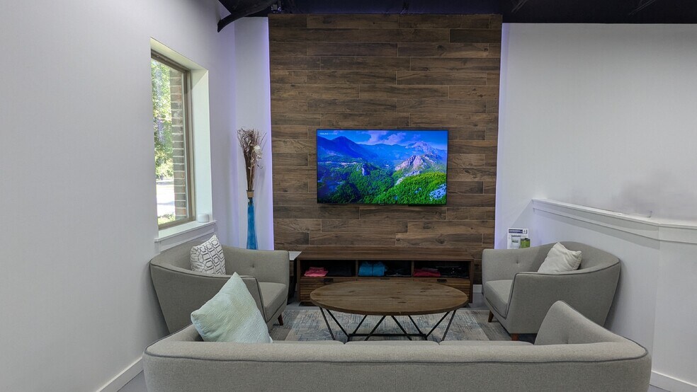 More Photos Of 208 S Cottonwood Dr, Richardson Medical For Lease