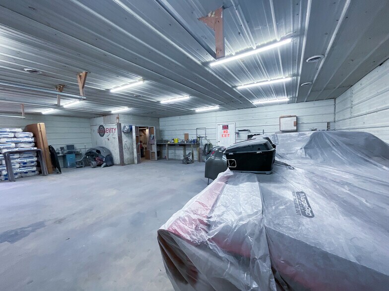 More Photos Of 25300 S State Route D, Cleveland Auto Repair For Lease