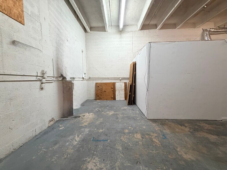 More Photos Of 401-425 NW 10th Ter, Hallandale Beach Light Manufacturing For Lease