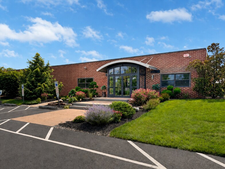 Primary Photo Of 101 Friends Ln, Newtown Flex For Lease