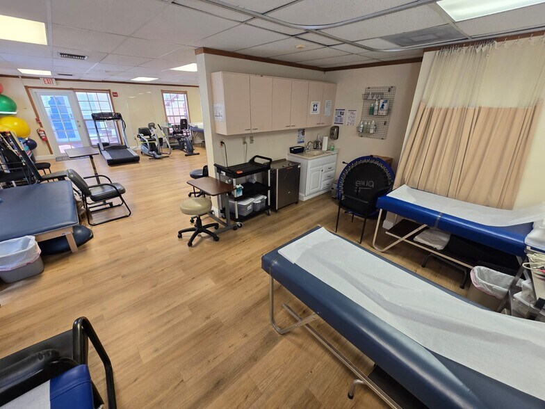 More Photos Of 7777 N University Dr, Tamarac Medical For Sale